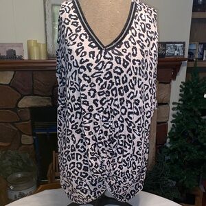 Chic Leopard Print V-Neck Tank Top
